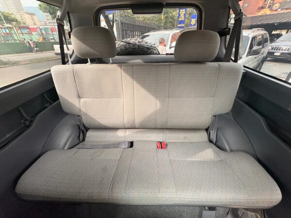 TOYOTA MERU 2006 AMARILLO - Imagen 5
