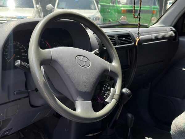 TOYOTA MERU 2005 ROJO - Imagen 3