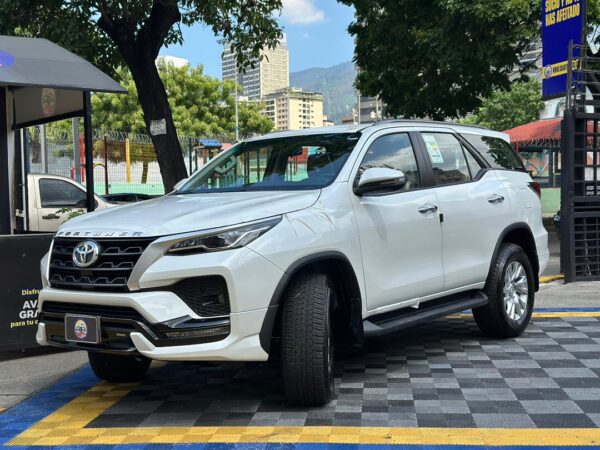 TOYOTA FORTUNER GXR 2025 BLANCO - Imagen 12