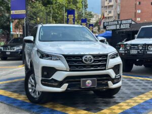 TOYOTA FORTUNER GXR 2025 BLANCO