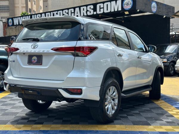 TOYOTA FORTUNER GXR 2025 BLANCO - Imagen 10