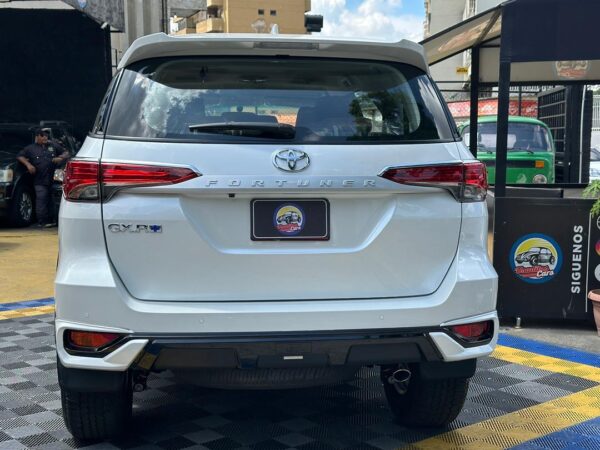 TOYOTA FORTUNER GXR 2025 BLANCO - Imagen 8