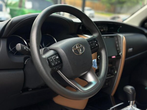 TOYOTA FORTUNER GXR 2025 BLANCO - Imagen 7