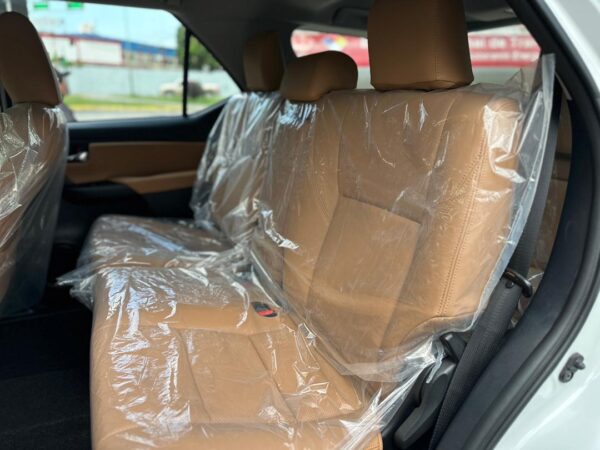 TOYOTA FORTUNER GXR 2025 BLANCO - Imagen 4