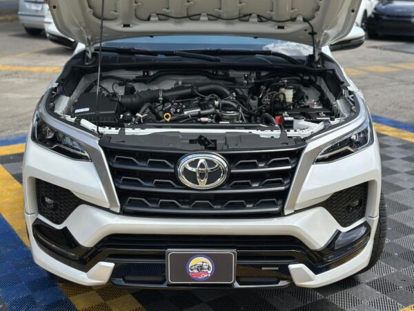 TOYOTA FORTUNER GXR 2025 BLANCO - Imagen 2