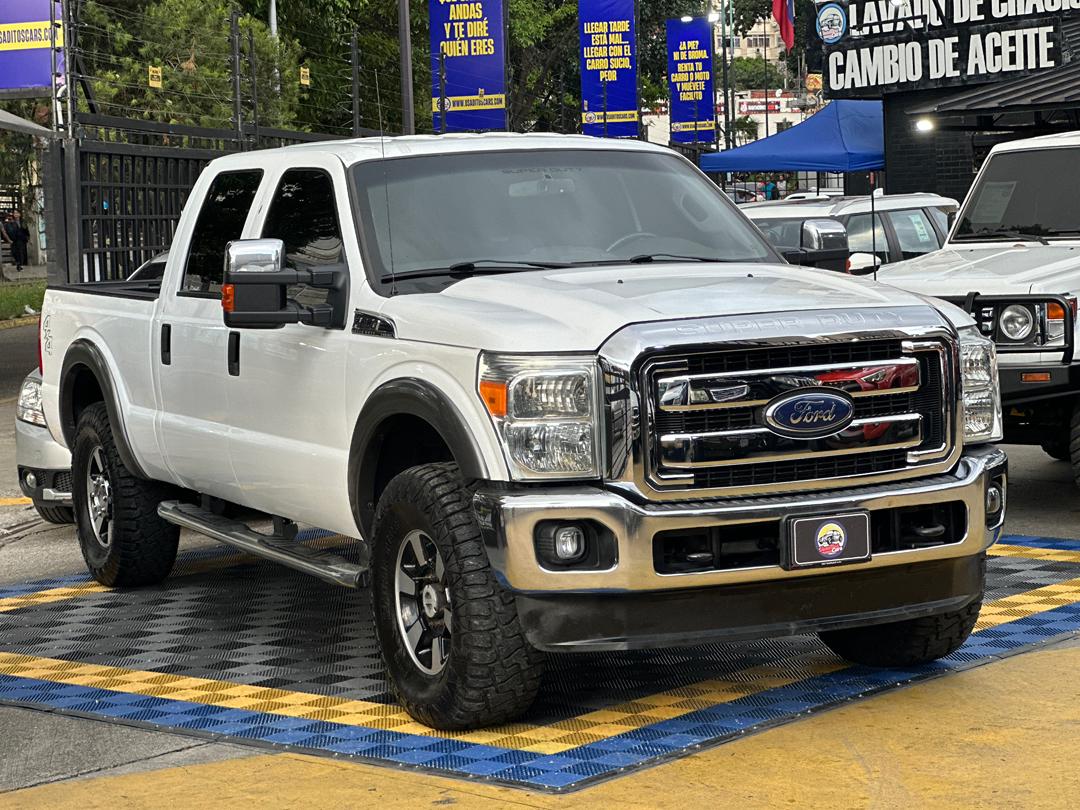 FORD SUPER DUTY LARIAT F-250 BLANCO 2015