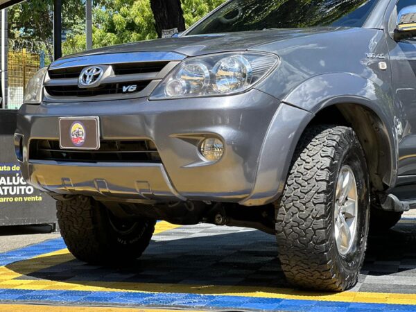 TOYOTA FORTUNER SR5 2008 GRIS - Imagen 8