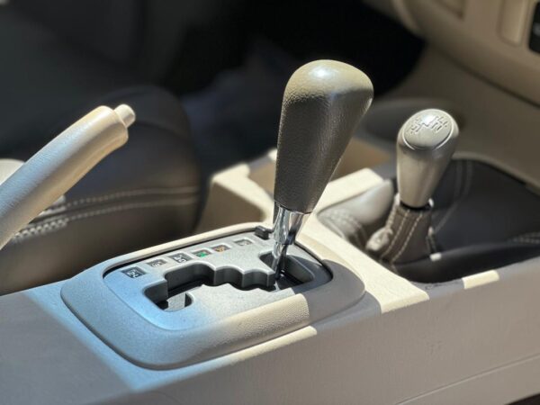 TOYOTA FORTUNER SR5 2008 GRIS - Imagen 5