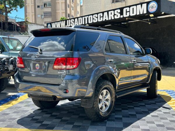TOYOTA FORTUNER SR5 2008 GRIS - Imagen 2