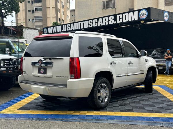 CADILLAC ESCALADE PLATINUM 2011 BLANCO - Imagen 2