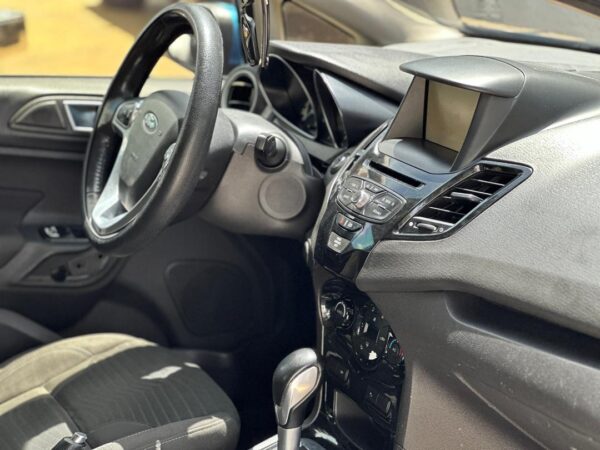 FORD FIESTA TITANIUM 2014 AZUL - Imagen 6