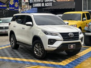 TOYOTA FORTUNER DUBAI VX 2022 BLANCO