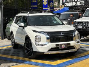 MITSUBISHI OUTLANDER 2025 BLANCO