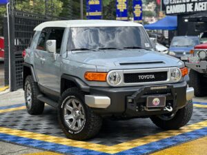 TOYOTA FJ CRUISER 2017 GRIS