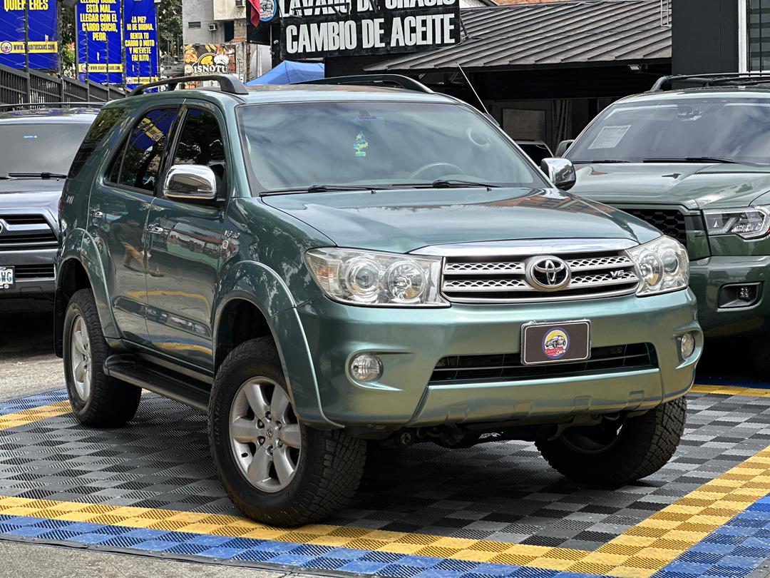 TOYOTA FORTUNER SR 2012 VERDE