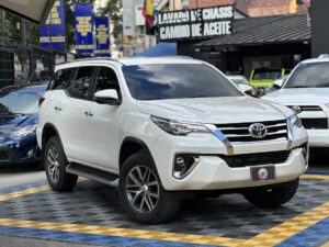 TOYOTA FORTUNER VXR 2020 BLANCO