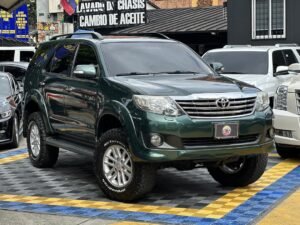 TOYOTA FORTUNER SR 2013 VERDE