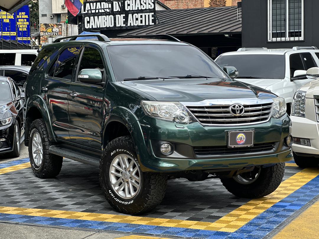 TOYOTA FORTUNER SR 2013 VERDE