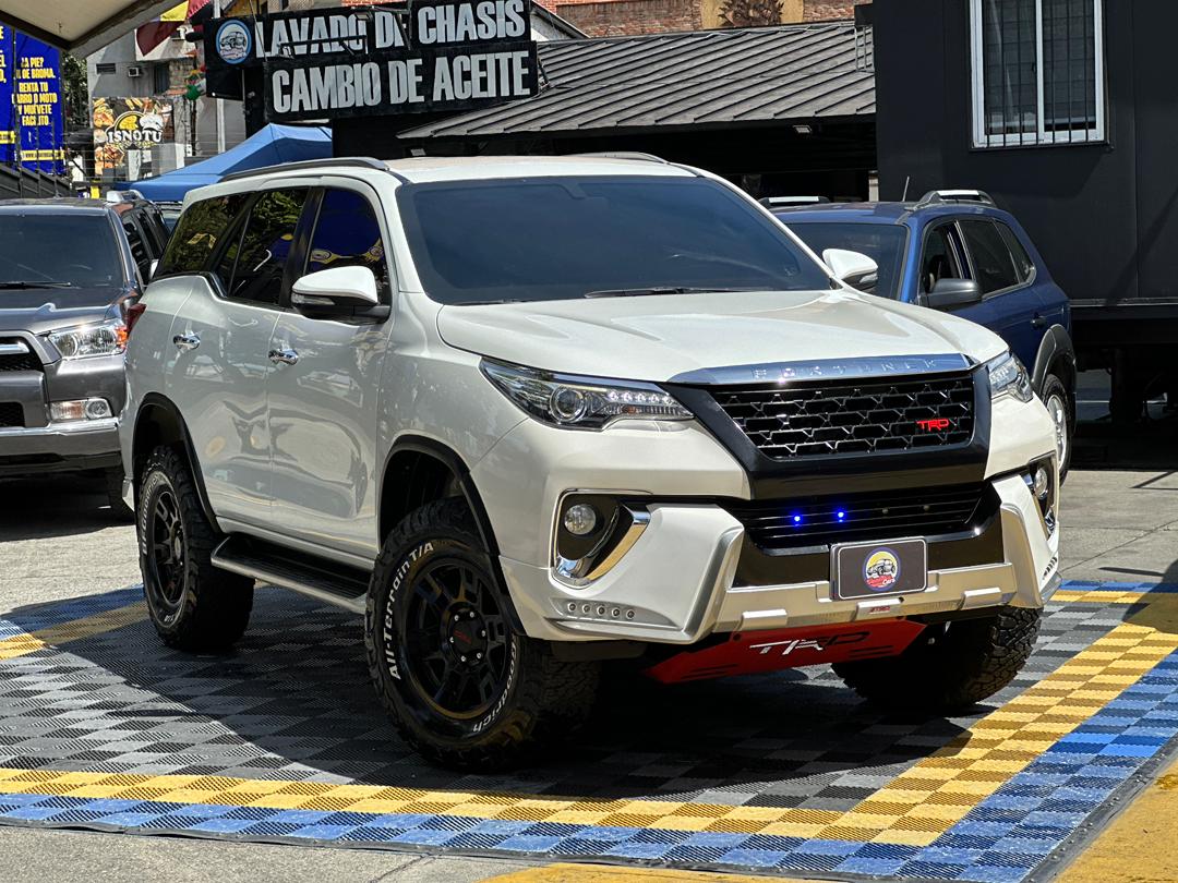 TOYOTA FORTUNER VXR 2016 BLANCO