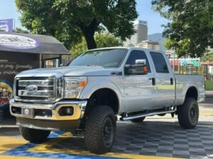 FORD SÚPER DUTY LARIAT F-250 2011 PLATA