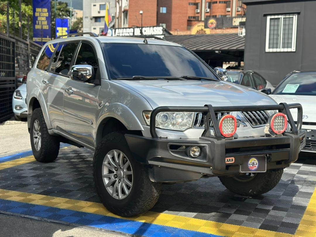 MITSUBISHI MONTERO SPORT GLS 2015 GRIS