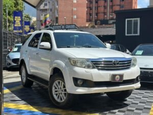 TOYOTA FORTUNER SR 2013 BLANCO