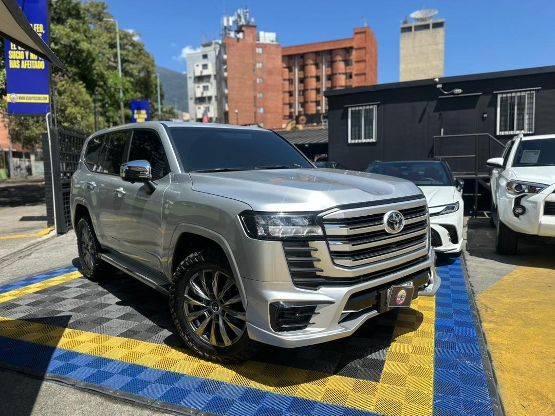 TOYOTA LAND CRUISER LC300 GXR 2025 PLATA