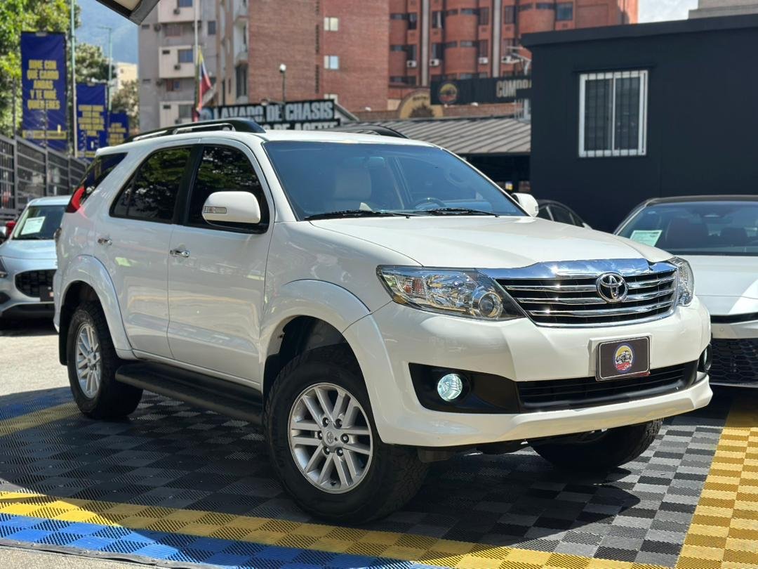 TOYOTA FORTUNER SR 2014 BLANCO