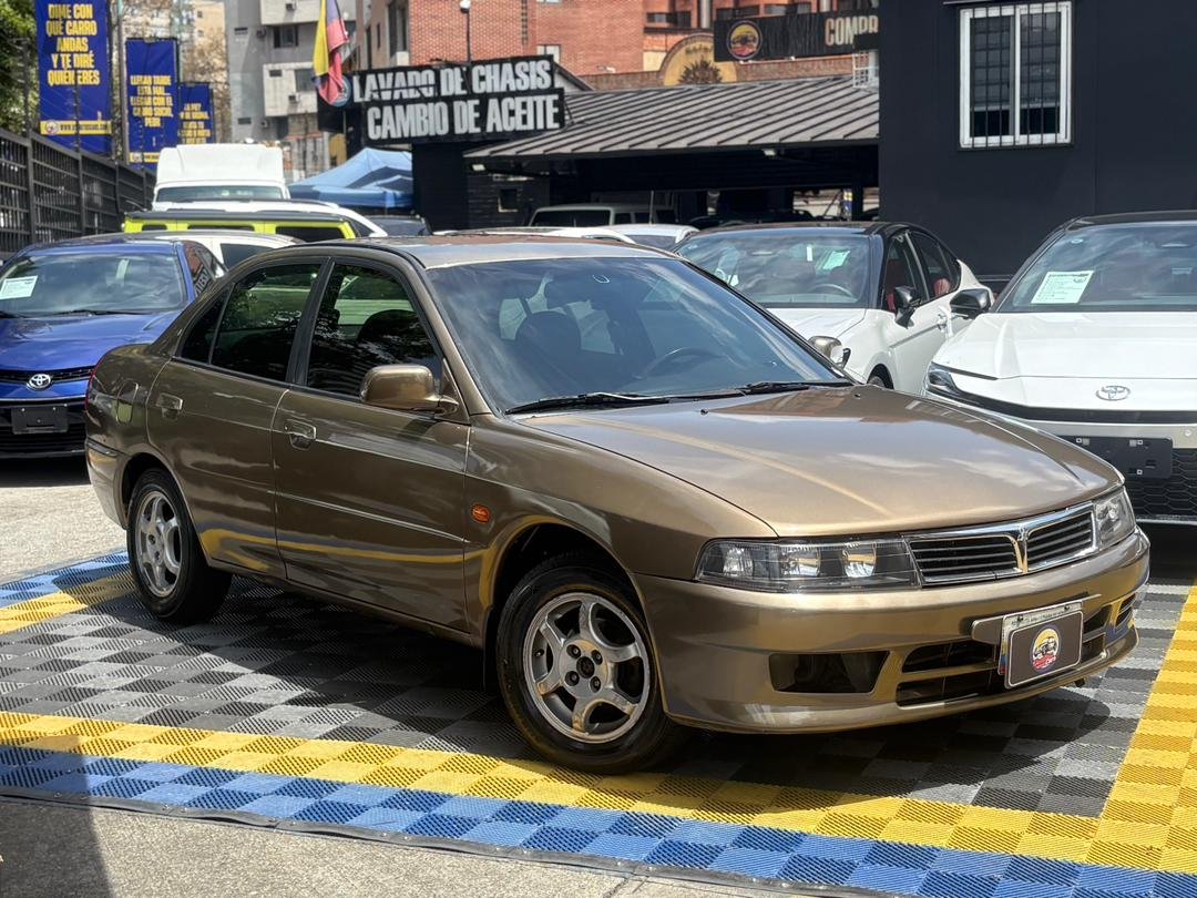 MITSUBISHI SIGNO GLX 2009 MARRON