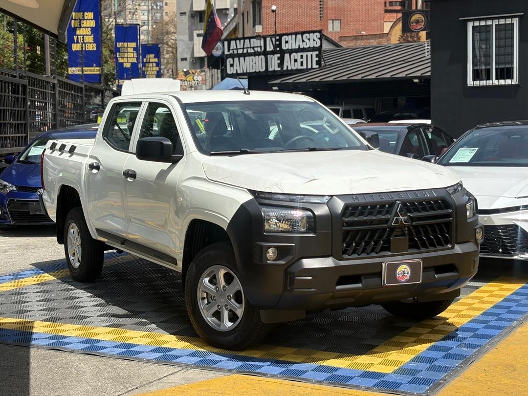 MITSUBISHI L200 2025 BLANCO