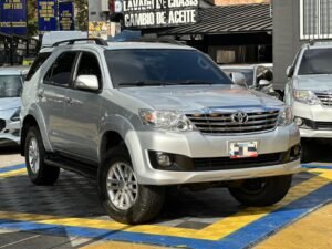 TOYOTA FORTUNER SR 2012 PLATA