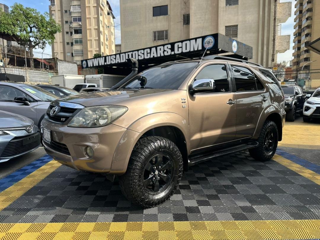TOYOTA FORTUNER SR5 2008 GRIS
