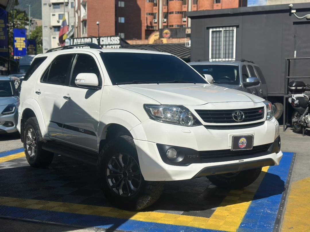 TOYOTA FORTUNER TRD SPORTIVO 2019 BLANCO