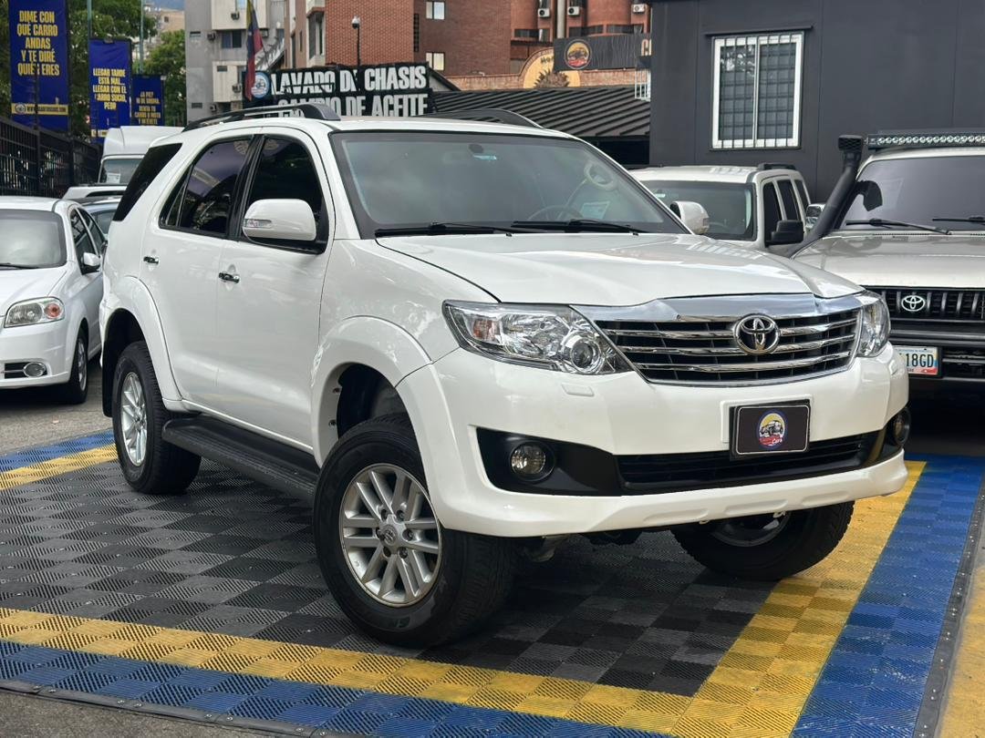 TOYOTA FORTUNER SR 2015 BLANCO