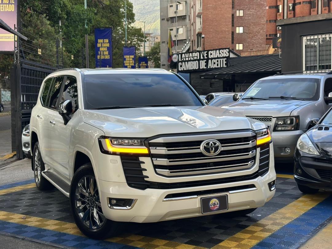 TOYOTA LAND CRUISER LC300 2025 BLANCO