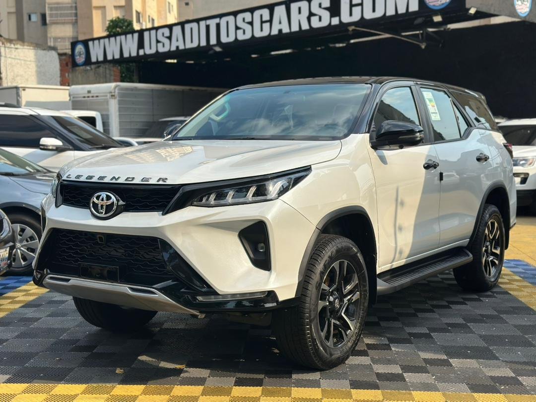 TOYOTA FORTUNER LEGENDER 2025 BLANCO